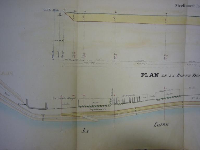 Plan entre la ferme du Colombier et le pont de Gien (rive gauche), détail, 22 novembre 1854. Projet d'abaissement de la levée pour la mettre au niveau du parapet à construire sur le quai de la rive droite. 
