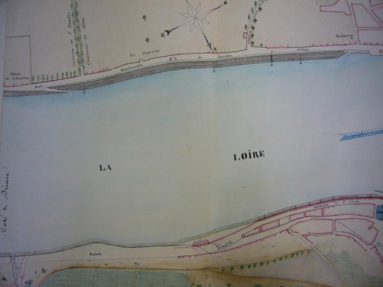 Projet de construire une banquette sur le quai de la rive droite pour préserver la ville des inondations, détail sur le port des Capucins, 16 mars 1850. (archives départementales du Loiret, Liasse 30917). ; Projet de construire une banquette sur le quai de la rive droite de Gien pour préserver la ville des inondations, détail sur l'emplacement du futur port au bois, 16 mars 1850. (archives départementales du Loiret, Liasse 30917).