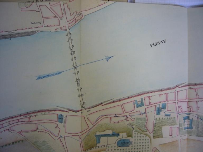 Projet de construire une banquette sur le quai de la rive droite de Gien pour préserver la ville des inondations, détails des abords du pont, 16 mars 1850. (archives départementales du Loiret, Liasse 30917).