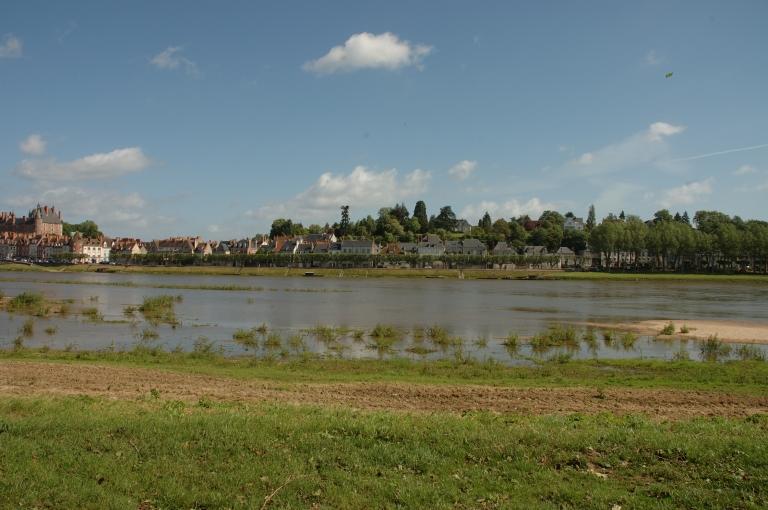 Les aménagements portuaires de la Loire : commune de Gien (Loiret)