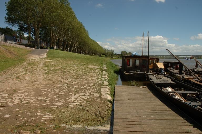 Cale dite cale abreuvoir simple (port au bois)