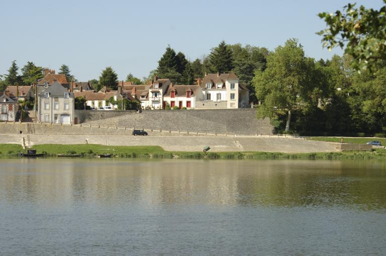 Vue d'ensemble prise de la rive gauche.