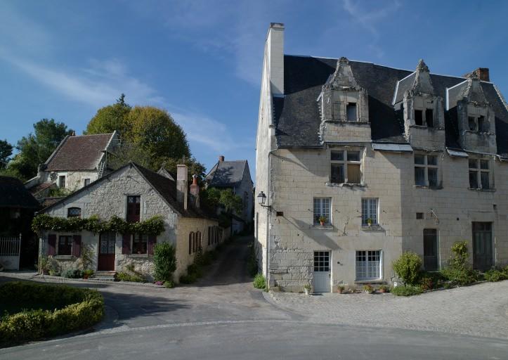 Maisons de part et d'autre de la rue de la porte Bigot.