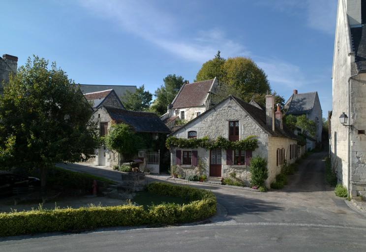 Maisons à l'angle de la place et de la rue de la Porte Bigot.