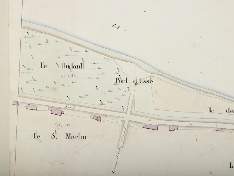 Plan de réalignement de 1835, planche n° 8 : rive gauche en aval du pont, abreuvoir. (archives municipales d'Amboise, O 210).