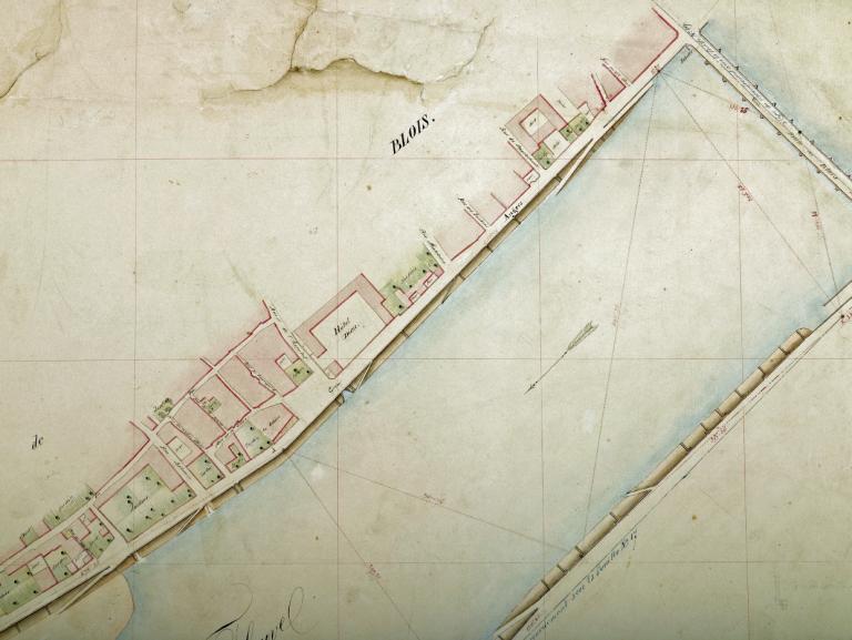 Carte de la Loire non datée (vers 1860) : détail sur la ville de Blois en aval du pont Jacques Gabriel. (archives départementales du Loiret, Carte Loire 41 : 12 Fi 7-26).