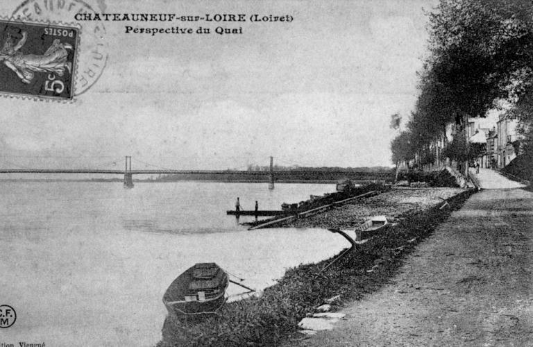 Vue d'ensemble vers l'aval. Carte postale ancienne. (archives départementales du Loiret, Coll. M. Rigaud 1642).