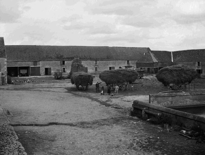 Dépendances orientales maintenant disparues.