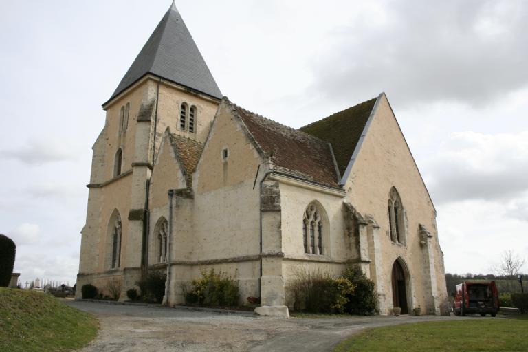 Vue générale depuis le nord-ouest (état en 2008). ; Église paroissiale Notre-Dame-de-Carmel.