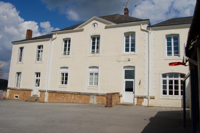 Vue générale sud-ouest, depuis le sud. ; Ancienne mairie-école.