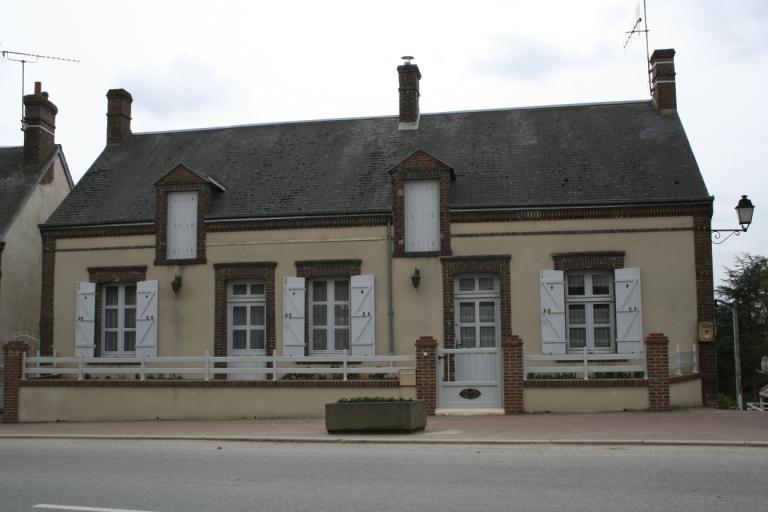 Bourg, 5 rue de l'Église, maison double (non étudiée).