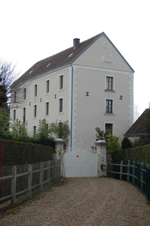 Vue générale depuis le nord. ; Bourg, 11 rue de Beaudolet, moulin dit de Beaudolet.