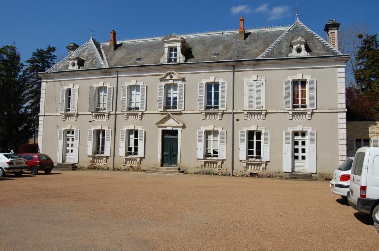 Demeure, élévation sud-est (état en 2008). ; La Borde, demeure dite château de La Borde.