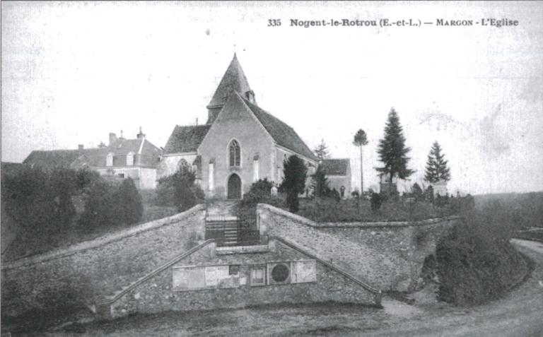 Vue de situation depuis l'ouest (carte postale ancienne, début du 20e siècle). (Archives départementales d'Eure-et-Loir).