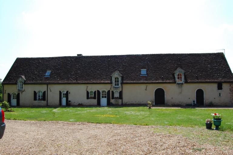 Bâtiment principal, élévation nord-ouest. ; Beauvais, ferme actuellement maison.