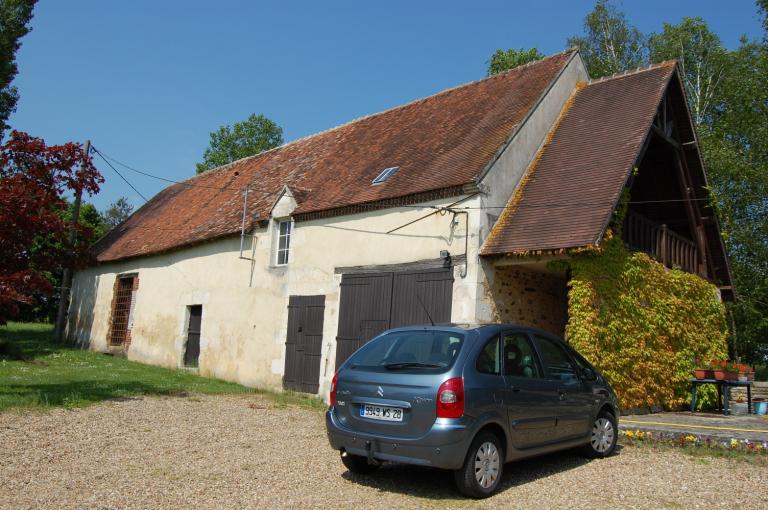 Grange-étable, vue de trois quart.