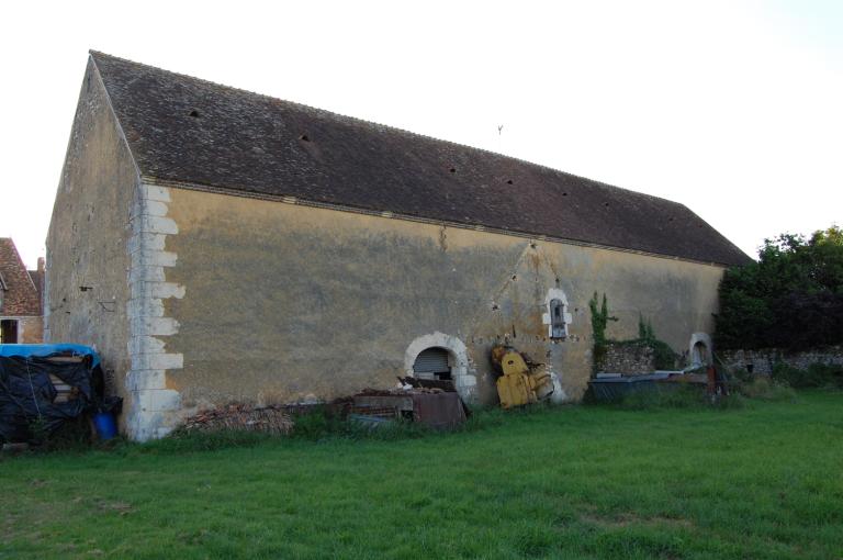 Grange-écurie datée 1874, vue générale depuis le sud-est.