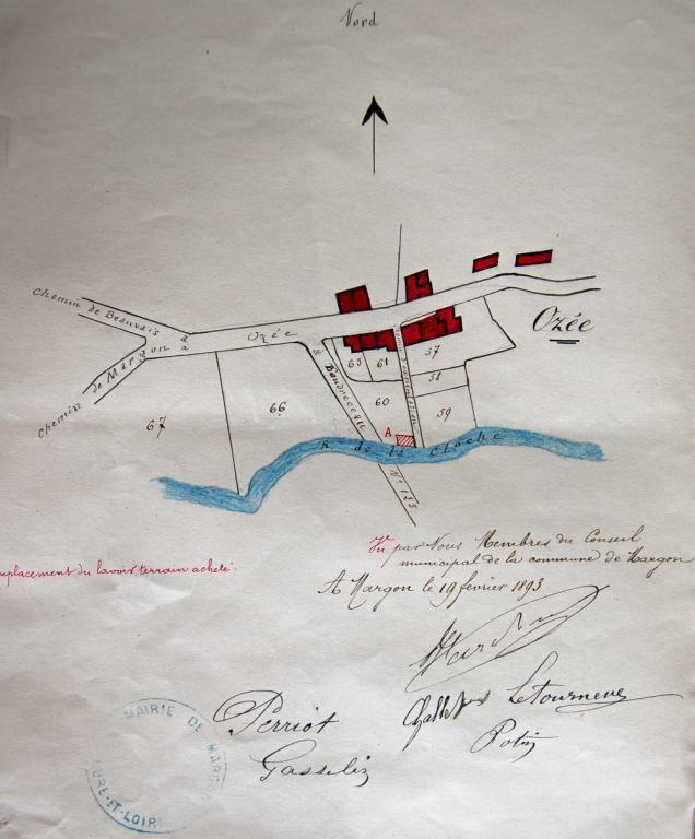 Plan de la partie ouest du hameau en 1893 : localisation du terrain à acquérir pour l'établissement d'un lavoir communal. (Archives départementales d'Eure-et-Loir, 2 O 2182).