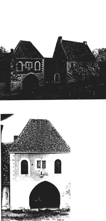 Vue générale sud-est et élévation sud-est du corps de passage (cliché Gilles Provost, vers 1992). (Université François Rabelais, Tours).