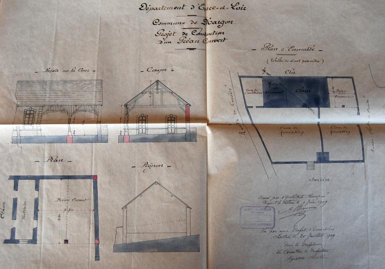 Projet de construction d'un préau, par l'architecte Manceau en 1909. (Archives départementales d'Eure-et-Loir, 2 O 2181).