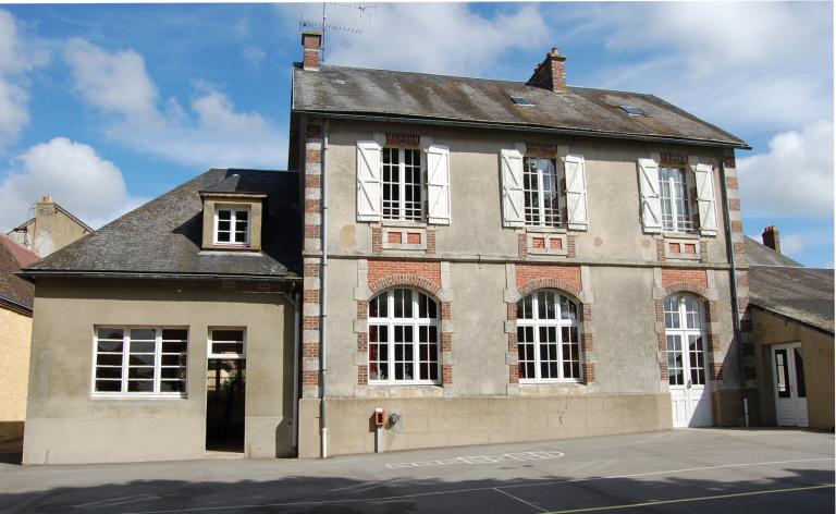 Vue générale depuis le sud. ; Ancienne école de filles.