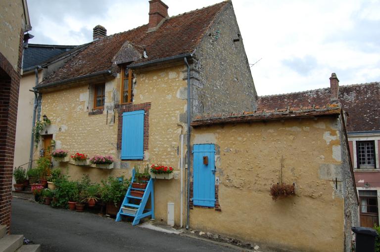 Bourg, maison à étage de soubassement (repérée).