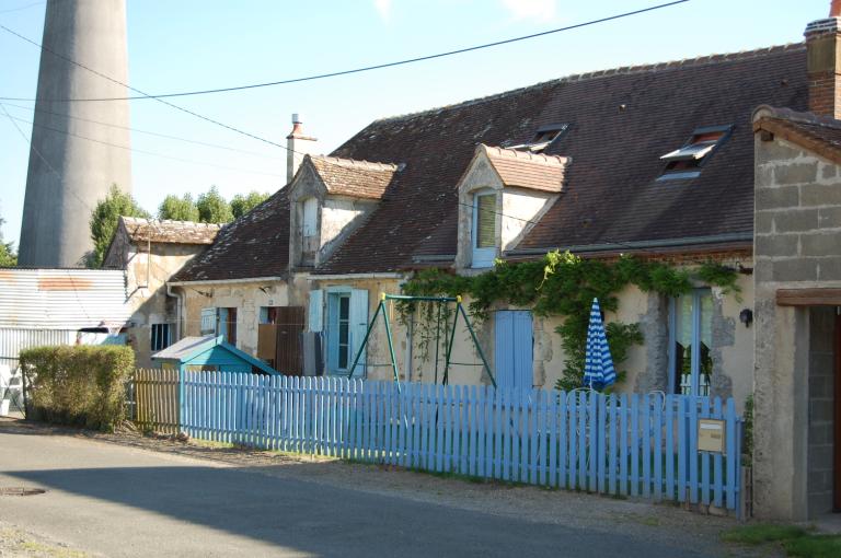 Bourg, alignement de deux maisons en rez-de-chaussée (repérée).