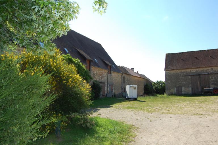 Vue d'ensemble depuis la cour.