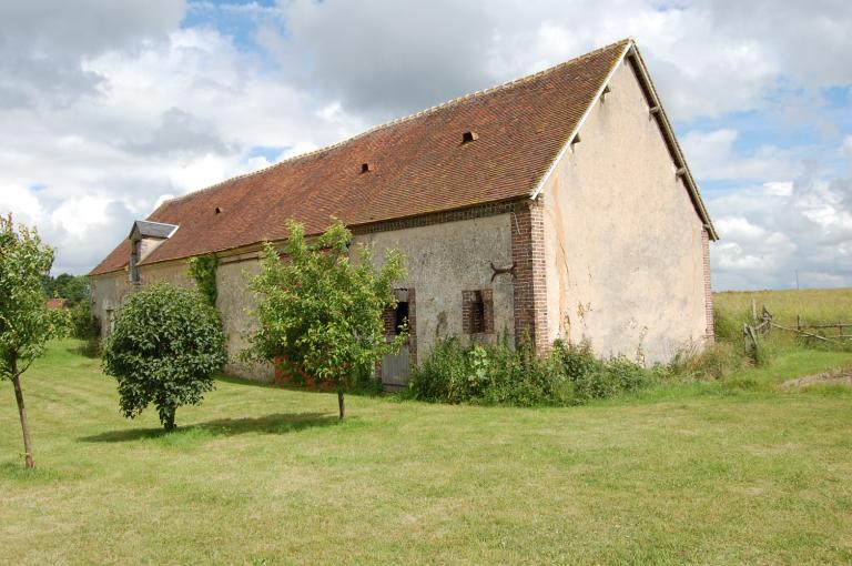 Grange-étable et écurie, vue générale depuis le sud.