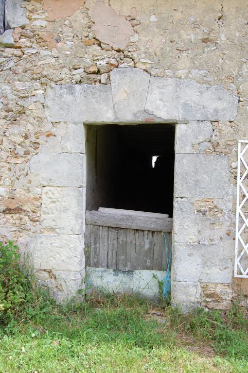 Grange-étable et écurie, détail de la porte de l'écurie.