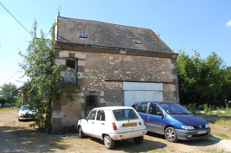 Remise et pigeonnier, vue depuis le nord.