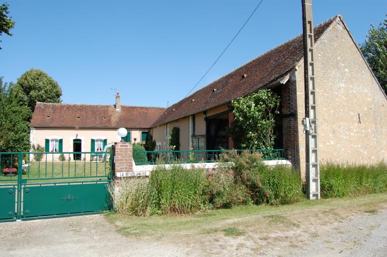 La Petite Vallée, ferme datée de 1844 (sélectionnée). ; Vue générale depuis le sud.