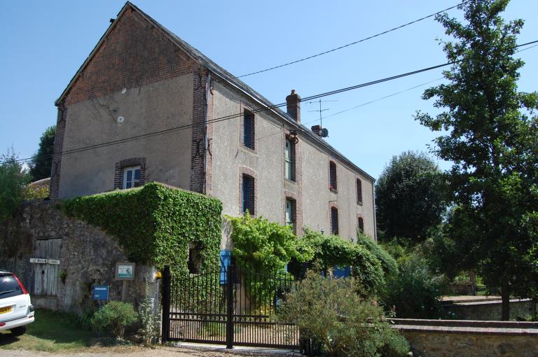 Le moulin des Pierres. ; Vue générale depuis l'ouest.