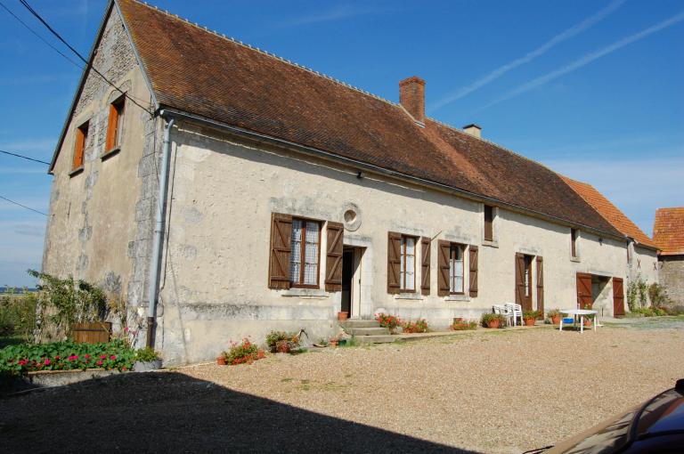 Bâtiment principal, vue de trois-quart depuis le sud-ouest. ; Les Touches, ferme (sélectionnée).