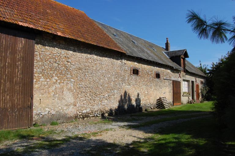 Grange et écuries, élévation est.