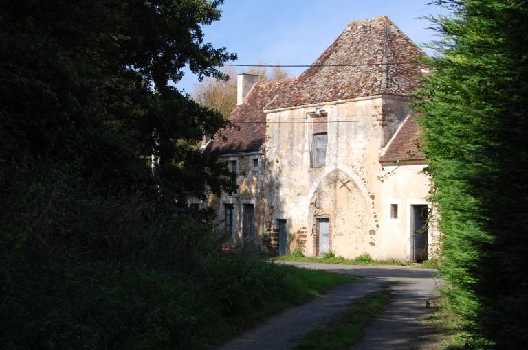 La porterie de l'ancienne abbaye, vue depuis le sud. ; Abbaye Notre-Dame du Val d'Arcisses : Porterie.