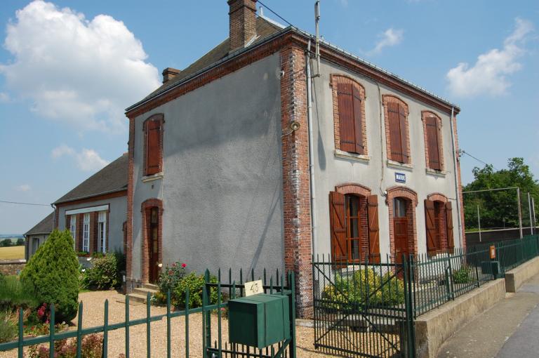 Vue de trois-quart depuis l'ouest.