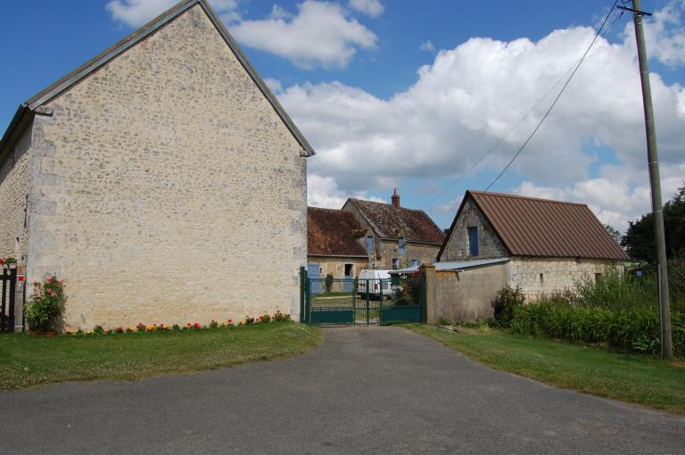 La Maréchalière, ferme à cour ouverte en 'U' (repérée, non étudiée).