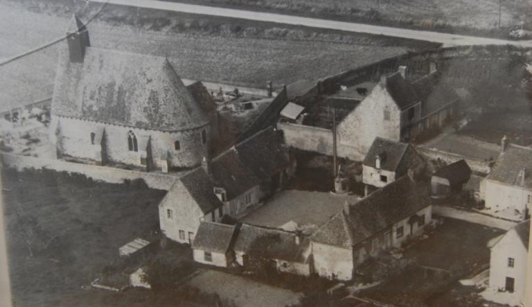 Vue du centre bourg (2e quart 20e siècle). ; Vue aérienne du centre bourg (2e quart 20e siècle).