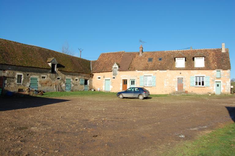 La Grande Chesnaie, ferme en 'L' (repérée, non étudiée).