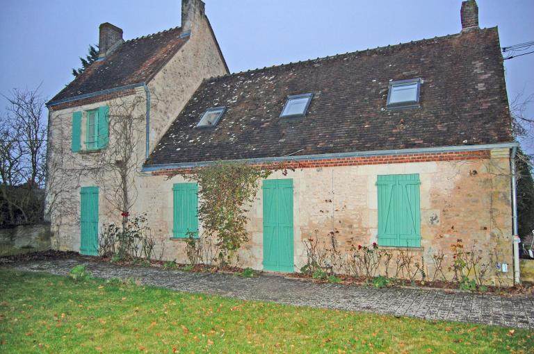 Le presbytère. ; Vue générale depuis l'est.