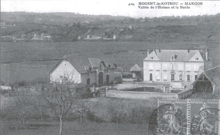 Vue générale depuis l'est : carte postale ancienne, début 20e siècle. (Archives départementales d'Eure-et-Loir).