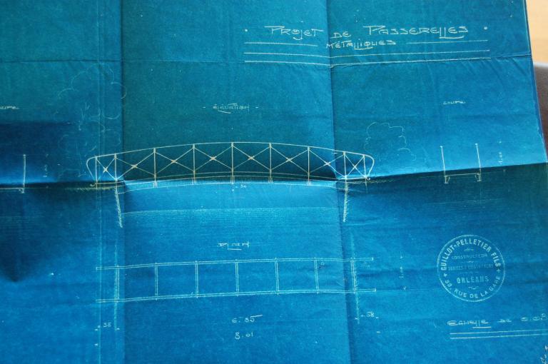 Projet de remplacement des tabliers en bois des deux passerelles par des tabliers métalliques : plans et élévations dressés en 1909. (Archives départementales d'Eure-et-Loir, 7 S 84).