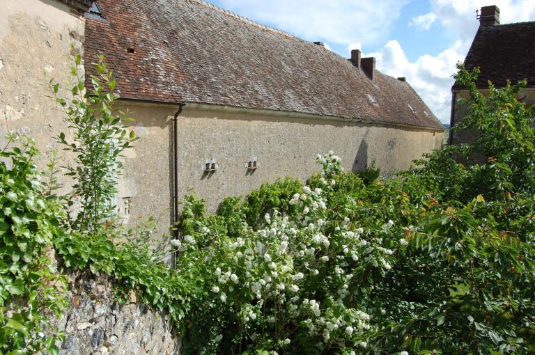 Vue des dépendances du presbytère, depuis le sud-ouest.