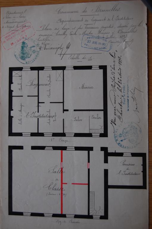 Plan de la mairie et maison d'école dressé par le maître maçon Émile Couillin en 1893 (création de deux pièces au rez-de-chaussée au détriment de la salle de classe). (Archives départementales d'Eure-et-Loir, 2 O 575).