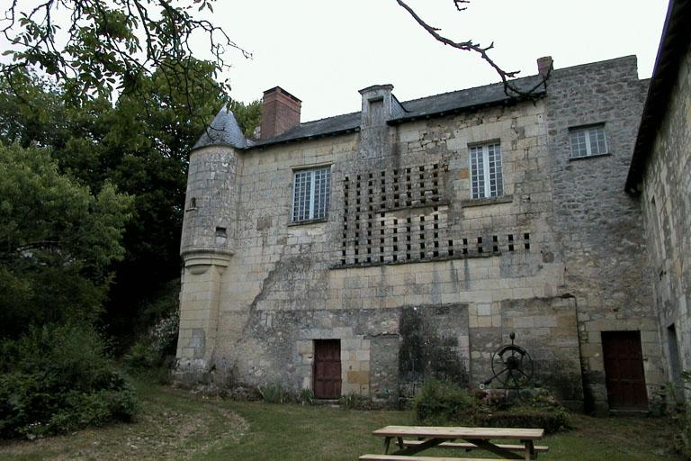 Vue d'ensemble de la façade antérieure du manoir de la Boisselière.
