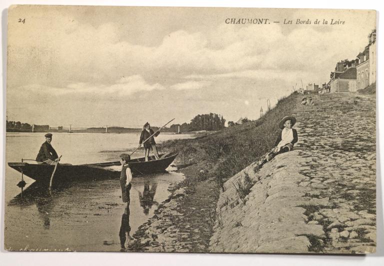 La cale au début du XXe siècle. Vue prise vers l'amont. Carte postale ancienne. (musée de la Batellerie, Conflans-Sainte-Honorine).