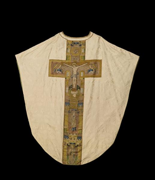 Croix dorsale de la chasuble.