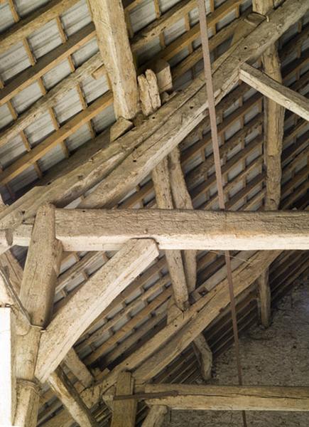 Tête du poteau II sud-ouest de la charpente (face sud-est).