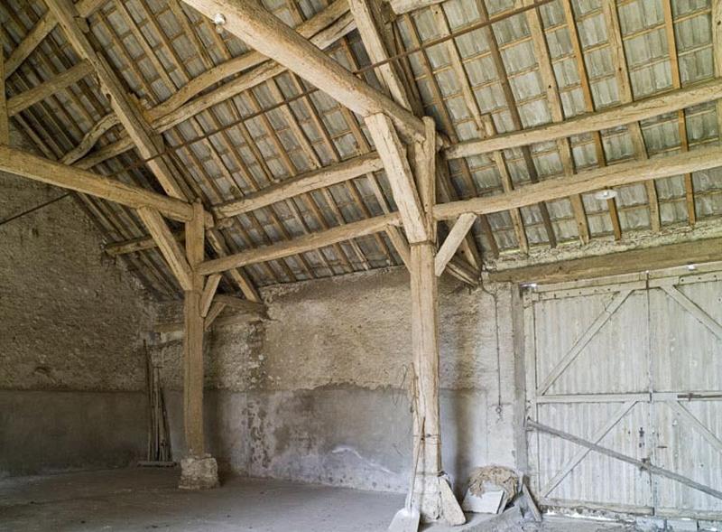 Poteaux II et III nord-est de la charpente.